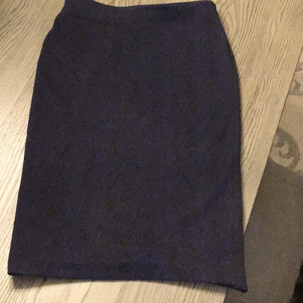 Adrienne Vittadini ponte knit skirt. Blk/blue. Ladies size 4
